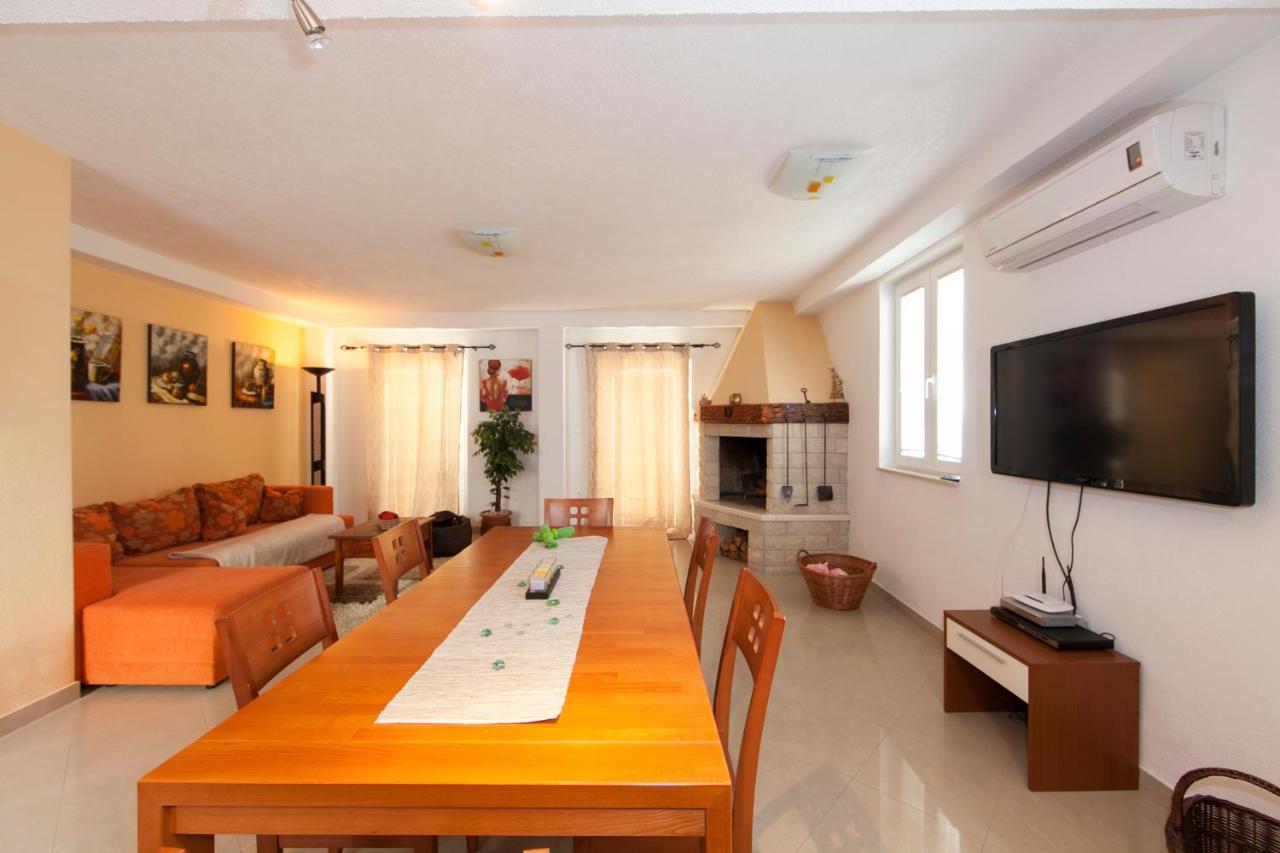 Villa Intrada Брела Екстериор снимка